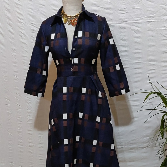 Buttoned top flare dress - Picture 3 of 7